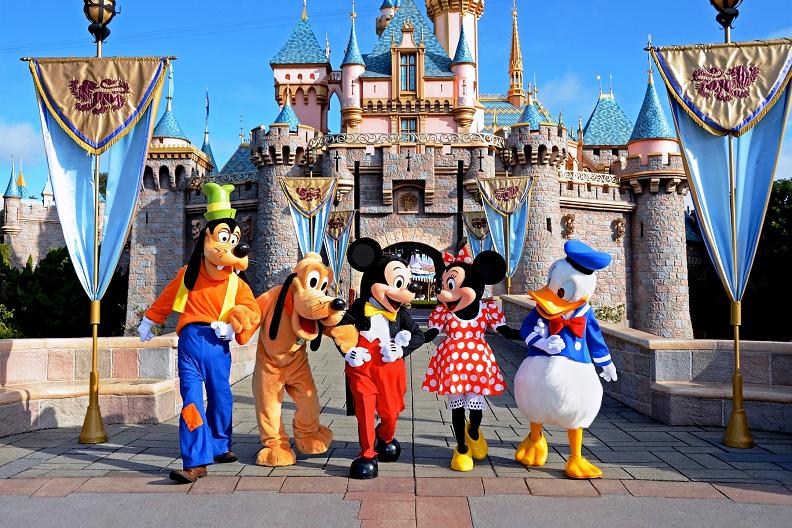 Shuttle Service from John Wayne Airport (SNA) to Disneyland